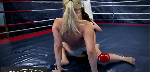  Asian dyke pleases her enemy after wrestling